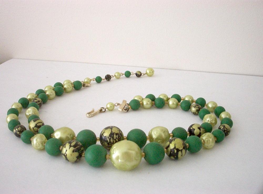 Vintage 2 Strand Choker Necklace Fabulous Green Beads Japan