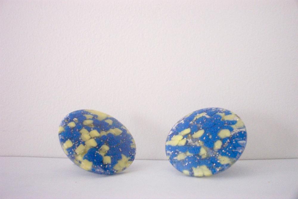 Vintage Sparkly Lucite Earrings Blue And Yellow Confetti Mod Clip On